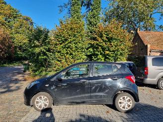 Hyundai I-10 1.0 Automaat Airco picture 2