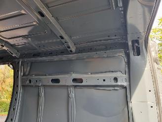 Renault Master DCI 135 L2 H2 Airco picture 11