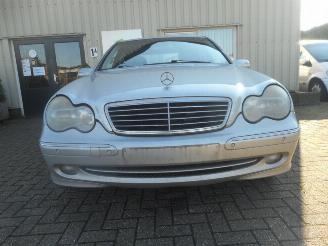 Damaged car Mercedes C-klasse c 200 kompressor 2001/11