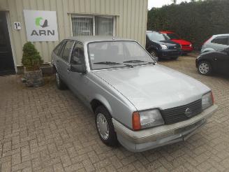 Coche accidentado Opel Ascona  1984/1