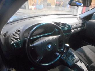 BMW 3-serie 318i picture 9