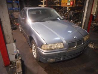 Coche siniestrado BMW 3-serie 318i 1996/1