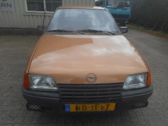 uszkodzony samochody osobowe Opel Kadett orgineel nederlandse auto 1985/5