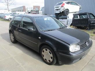 Coche siniestrado Volkswagen Golf  2001/1