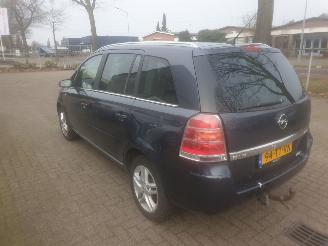 Opel Zafira  picture 3