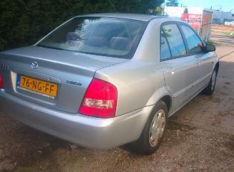 Mazda 323  picture 2