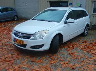 Schadeauto Opel Astra  2010/2