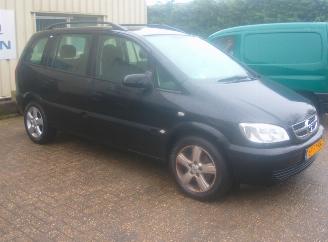 damaged passenger cars Opel Zafira  2004/1