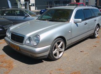 Unfallwagen Mercedes E-klasse 240 classic 1998/1