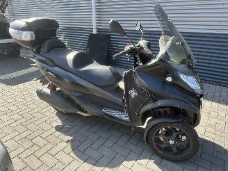 damaged motor cycles Piaggio MP3 400 HPE 2021/1