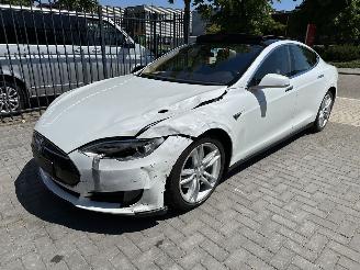 uszkodzony samochody osobowe Tesla Model S P85 FREE CHARGING !! HIGHWAY AUTOPILOT & PREMIUM CONNECTIVITY INCLUDED 2015/12