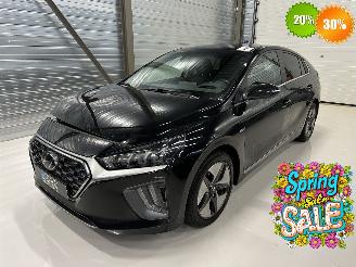 Salvage car Hyundai Ioniq NEW TYPE 1.6 GDI NAVI/XENON/CAMERA/CRUISE/SFEERVERLICHTING 2020/10
