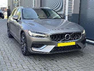 damaged passenger cars Volvo V-60 AUT. NAVI/LED/CAMERA/FULL-ASSIST/MEMORY/VIRTUAL/LEDER/VOL! 2019/12