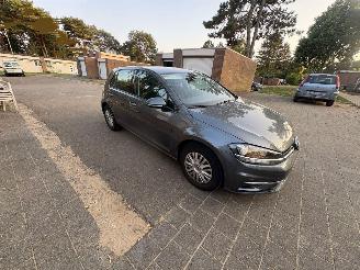 Damaged car Volkswagen Golf 1.0 TSI 110PK 6-bak NAVI /CLIMA/CARPLAY/LED 2017/9