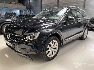 Vaurioauto  passenger cars Volkswagen Tiguan 2.0 TSI DSG 4-MOTION/NAVI/LED/CAMERA/PARKASS/ALCANTARA/VOL! 2017/8