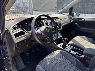 Volkswagen Touran 1.4 TSI MINIMAL DAMAGE | DRIVEABLE DAMAGE picture 9