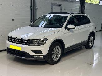 Schadeauto Volkswagen Tiguan 1.4 TSI ACT/PANO/LEDER/CAMERA/TREKHAAK/VOL 2016/11
