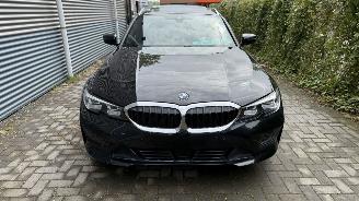 BMW 3-serie M Sport Line PANO/NAVI/LEDER/CLIMA/STOELVERW V+A VOL SCHADEVRIJ! picture 2