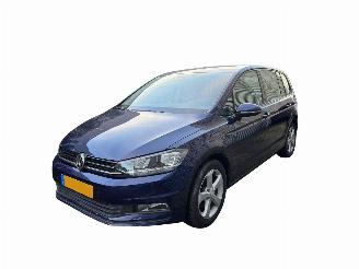 Schadeauto Volkswagen Touran 1.4 TSI MFS/PDC/CLIMA SCHADEVRIJ! 2016/8
