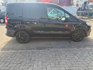Ford Transit Courier Van  picture 5