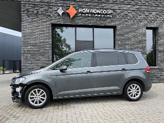Vaurioauto  passenger cars Volkswagen Touran 1.5 TSI 150PK DSG7 Comfortline 7-Personen 2019/7