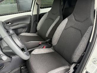 Toyota Aygo X 1.0 VVT-i 72PK S-CVT Aut. First APP CAM LM VOL! picture 18