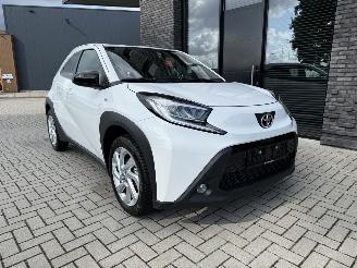 Toyota Aygo X 1.0 VVT-i 72PK S-CVT Aut. First APP CAM LM VOL! picture 3