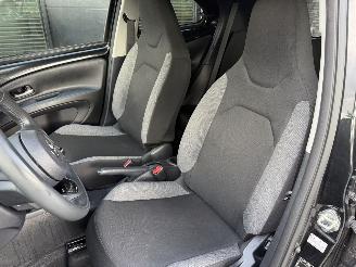 Toyota Aygo X 1.0 VVT-i 72PK MT First APP CAM LM VOL! picture 18