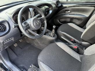 Toyota Aygo X 1.0 VVT-i 72PK MT First APP CAM LM VOL! picture 17