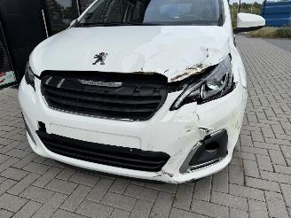Peugeot 108 1.0 e-VTi 72PK Allure APP CAM CC ECC picture 32