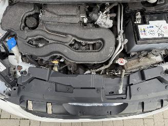 Peugeot 108 1.0 e-VTi 72PK Allure APP CAM CC ECC picture 36