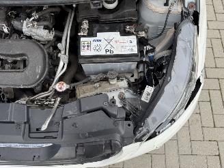 Peugeot 108 1.0 e-VTi 72PK Allure APP CAM CC ECC picture 35