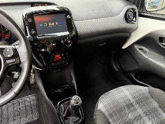 Peugeot 108 1.0 e-VTi 72PK Allure APP CAM CC ECC picture 22
