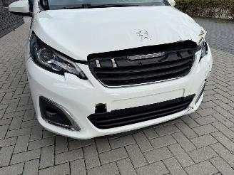 Peugeot 108 1.0 e-VTi 72PK Allure APP CAM CC ECC picture 33