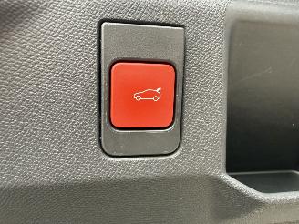 Peugeot e-5008 GT NEW MODEL! 73kWh 214PK Aut. 7-personen picture 35