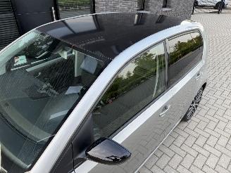 Volkswagen Up! 1.0 MPI 60PK BMT High-UP! ECC Stoelverw. Multifunc. stuur 17” VOL! picture 17