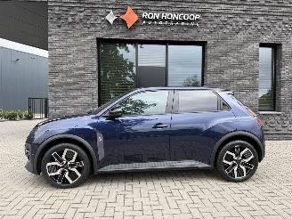 Schadeauto Renault 5 NEW! EV52 Comfort Range 150PK Aut. Techno VOL! 2025/10