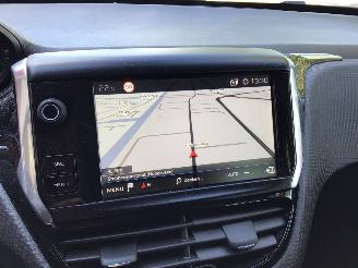 Peugeot 208 1.2 puretech blue lease executive met lichte schade weinig km picture 11