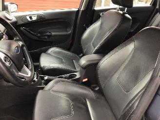 Ford Fiesta 1.6 tdci lease titanium volle auto met lichte zeer schade picture 5