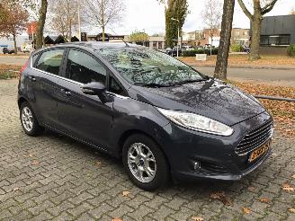 krockskadad bil auto Ford Fiesta 1.6 tdci lease titanium volle auto met lichte zeer schade 2013/10