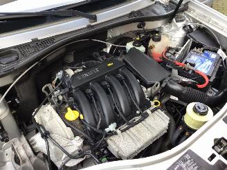 Dacia Duster 1.6 ambiance 2wd  met lichte schade picture 13