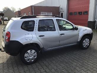 Dacia Duster 1.6 ambiance 2wd  met lichte schade picture 4