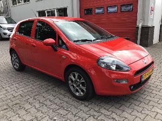 krockskadad bil auto Fiat Punto EVO 0.9 Sempre  zeer lichte schade 2018/11
