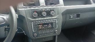 Volkswagen Caddy Bj:02-2016 Facelift 2.0-TDI Airconditioning Elektrische ramen Elektrische-spiegels centrale vergrendeling met afstandsbediening Start-Stop systeem Tussenwand met glas picture 17