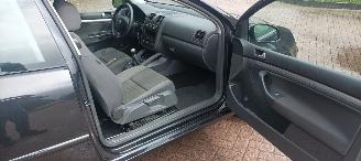 Volkswagen Golf Bj:12-2006 1.4-16v Edition Klimaautomatik CruiseControl Leren-Stuurwiel Mistlampen Parkeersensoren armsteun elek-ramen elek-buiten spiegel mettalic lak picture 12