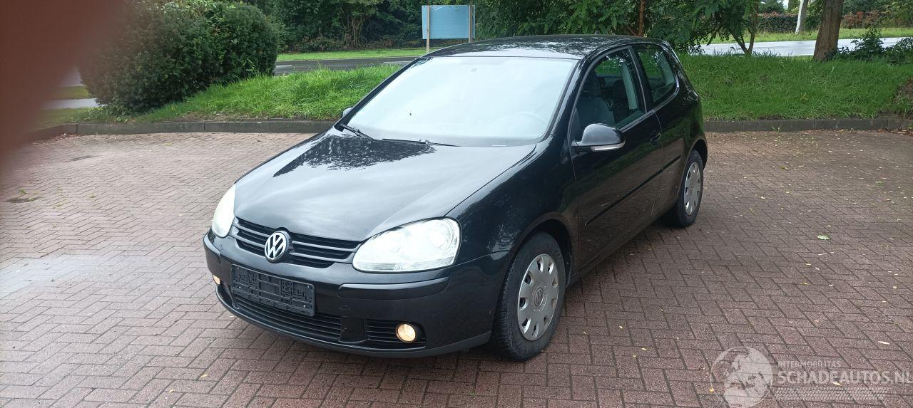 Volkswagen Golf Bj:12-2006 1.4-16v Edition Klimaautomatik CruiseControl Leren-Stuurwiel Mistlampen Parkeersensoren armsteun elek-ramen elek-buiten spiegel mettalic lak