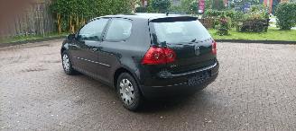Volkswagen Golf Bj:12-2006 1.4-16v Edition Klimaautomatik CruiseControl Leren-Stuurwiel Mistlampen Parkeersensoren armsteun elek-ramen elek-buiten spiegel mettalic lak picture 3