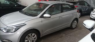 Hyundai I-20 Bj:03-2015 1.2-16v Airconditioning Elektrische ramen Centrale vergrendeling met afstandsbediening picture 2