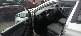 Hyundai I-20 Bj:03-2015 1.2-16v Airconditioning Elektrische ramen Centrale vergrendeling met afstandsbediening picture 8