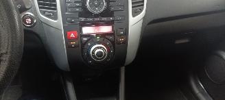 Kia Venga Bj:08-2013 1.6-16v Automatik Climatecontrol Stoelverwarming Lichtautomaat Privacyglas Leren stuurwiel Keyless entry armsteun voor elektrische buiten spiegels inklapbaar parkeersensoren achter Trekhaak Mistlampen 16-inch Kia velgen picture 17